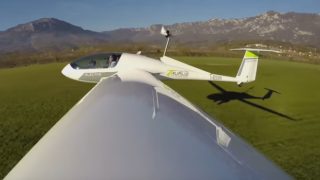 世界初の量産型電気飛行機トーラス・エレクトロをご覧下さい（動画）