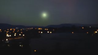 【球電】オーストラリアの夜空に突然現れハジケ消える光の玉が話題（動画・GIF）