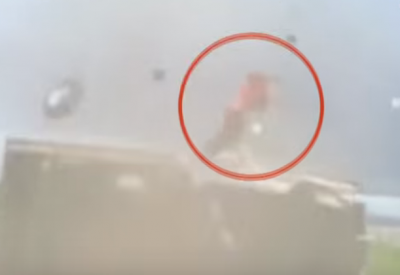 【G難度】トラック横転 クルクル宙を舞う男をご覧ください（動画・GIF）