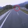 高速道路で人が外に投げ出される瞬間を捉えた恐怖の事故車載映像 ※動画・GIF※