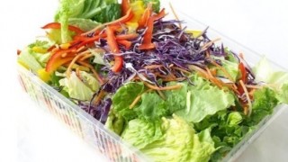 袋詰めサラダ(カット野菜)は食べないほうがいい!? 米で死者 大規模食中毒が発生