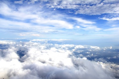 まるで雲の上 霧に包まれたスロベニアのハイウェイが美しい・・・ ※画像※