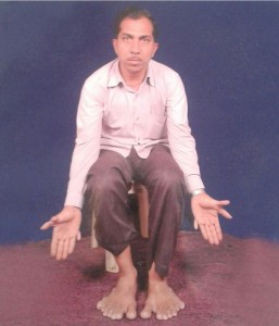 wpid-PAY-Devendra-Suthar-showing-his-28-fingers-and-toes.jpg