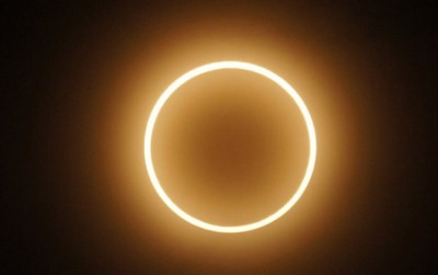 宇宙から見た3月9日の日食の様子をNASAが公開＜動画像＞黒い影が動いてるぞ・・・