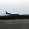 【ハードランディング】前輪欠落の旅客機 着陸の瞬間＜動画＞パイロットと乗組員に賞賛 カザフスタン アスタナナショナル空港