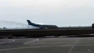 【ハードランディング】前輪欠落の旅客機 着陸の瞬間＜動画＞パイロットと乗組員に賞賛 カザフスタン アスタナナショナル空港