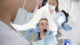 「恐怖の歯科医」