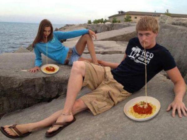 Funny-Couple-Eating-Picture