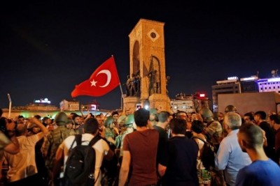 トルコ クーデター失敗＜報道まとめ＞クーデター背後にイスラム教団体「ギュレン運動」 亡命中の指導者の身柄引き渡しを米国に要求