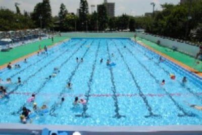 【朗報】市民プールにとんでもない乳したJCが現れる【画像】