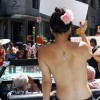 公共の場でトップレスになる権利を求めた女性たちのパレードの様子が凄い＜動画像＞世界各地でゴートップレス・プライド・パレード