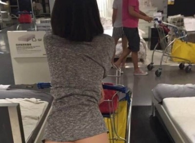 中国IKEAに全裸ヘンタイ露出女あらわる＜画像＞下半身まる出しで買い物する女性が騒動に 警察捜査へ