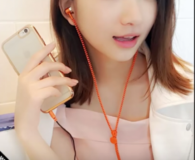 めっちゃ可愛いけどスレンダーすぎる新人女優 南りほの初水着が話題 →画像