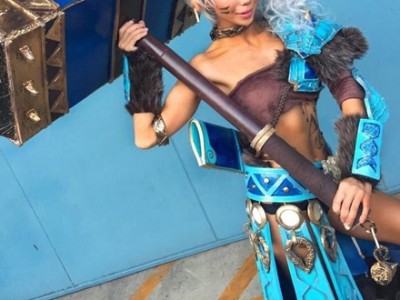 ｴﾛくてｶｯｺいい筋肉コスプレサークルの姫が話題 →画像