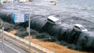 命の危機が迫ってもきちんと並ぶ日本人たちが話題＜画像＞11月22日福島県沖地震 当時の様子