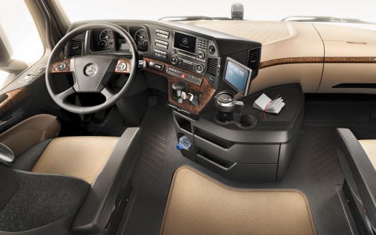 2012-mercedes-benz-actros-dashboard-view