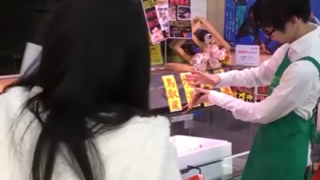スーパーの店員がカニを使って超絶マジックを披露し話題に→ 動画