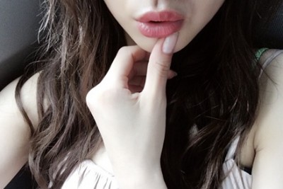 見るたび顔が違う『9頭身美女』朝比奈彩が週プレでセクシービキニ姿を披露 → 動画像