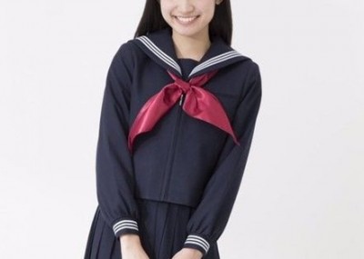 「日本一制服が似合う女子」と呼ばれる女子高生 鈴木えりかちゃんの画像と動画