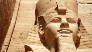 3000年前の巨大像がマジでデカい＜動画像＞エジプトで発見ラムセス2世か