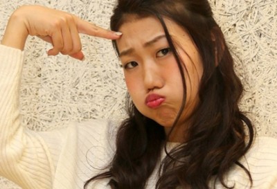 【画像】横澤夏子さん幼少時代 顔が変わってなさ過ぎてオモシロいｗｗｗｗｗ