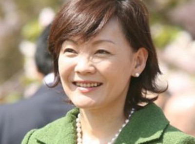 【FRIDAYアッキー爆弾】安倍昭恵首相夫人「元暴力団組長との親密写真」