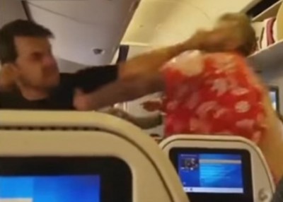 成田ANA機内で乗客が殴り合いの喧嘩＜動画とGIf＞映像撮影の乗客が状況説明へ