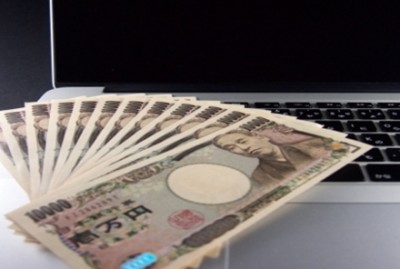 メルカリの闇 大学生たちがとんでもないモノを売り始める・・・