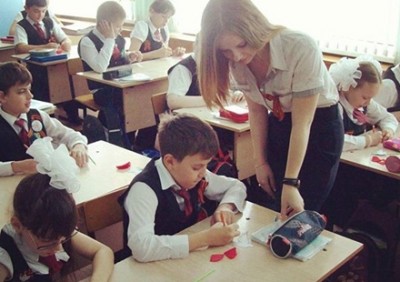 【登校不可避】ロシアの女教師ｴﾛすぎたまらんｗｗｗｗｗｗｗ