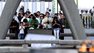 広島慰霊式典で太鼓叩いて「安倍やめろ」コール『こんな人たち』の平和運動