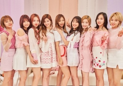 【悲報】AKB48が発明『#ポーズ』韓国アイドルTWICEの「パクリ」だと韓国人から批判殺到
