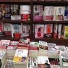 【画像】日本の本屋に平積みされている本が酷すぎると話題にｗｗｗｗｗｗ