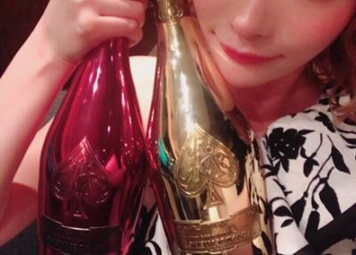 【ｼｬﾝﾊﾟﾝﾀﾜｰ】歌舞伎町の人気キャバクラ嬢 お誕生日の様子をご覧ください →動画像