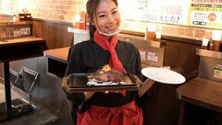 【無職朗報】いきなりステーキさん『初任給50万円』で社員募集！！！
