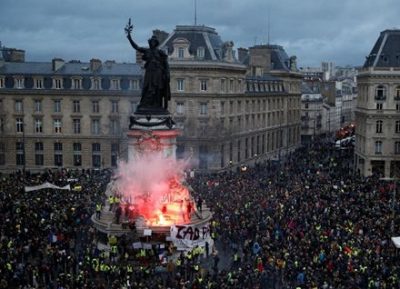 【衝撃】フランスデモの真実を写した画像がこちらです ⇒