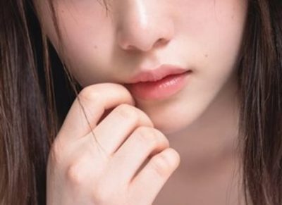 【画像】顔がデカいと言われるアイドル 他の子らと並んだ結果