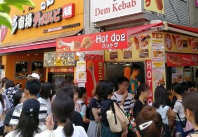 【悲報】若者に大人気「ハットグ」韓国式のホットドッグが汚すぎる…