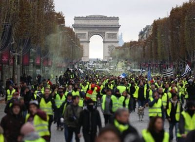 【動画】フランスのデモが怖すぎる…これ衝撃映像だろ…
