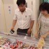 【動画像】韓国人男女がコンビニで商品のアイスに顔をつけるなど不衛生行為