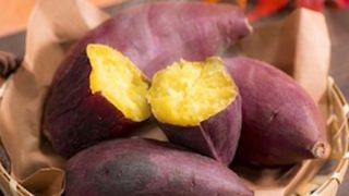 【画像】焼き芋女子、ほおばるｗｗｗｗｗｗｗｗｗｗｗｗｗ