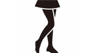 【画像】ま～んさん、公共の場でミニスカまんぐり返しを披露する