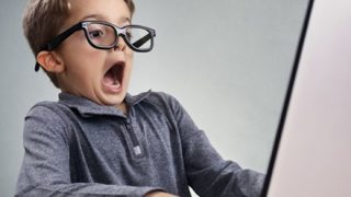 【画像】一瞬ケツに見える広告が見つかる