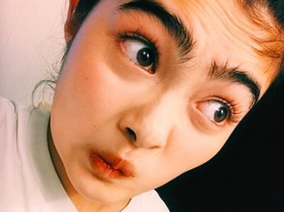 【画像】激太眉の井上咲楽さん 細眉毛にしたら超かわいくなってて草→