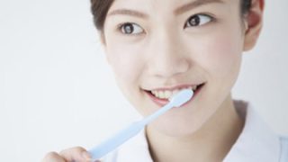 【衝撃】歯科衛生士が『オススメしない』歯磨き粉 →