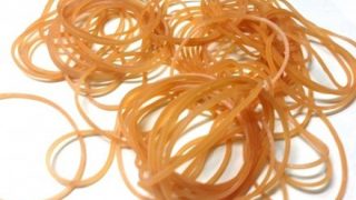 【画像】女子大生さん、輪ゴムでカラダを隠すことに成功 →