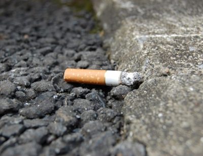 【画像】イギリスの『タバコのポイ捨て』への対策が天才すぎると話題に