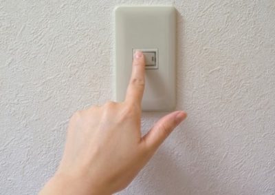 【中国の最新技術】壁のスイッチをスマホで押せる機器が凄い！