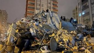 【動画】トルコ大地震、ビルが崩落する瞬間がヤバい・・・