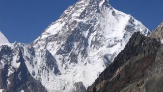 【登山注意】K2から滑落する登山家の映像