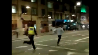 【動画】陽キャさん、警察官を道路に叩きつけるｗｗｗｗｗｗｗｗ